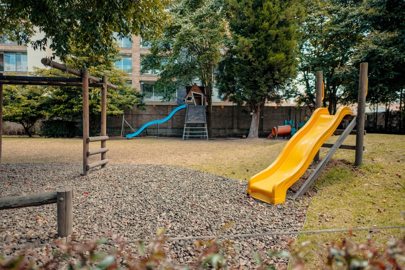 Juego al aire libre en el Colegio Alborada