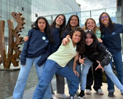 Laboratorio estudiantil de pensamiento crítico: jóvenes de Colombia y Ecuador presentan soluciones para mejorar su entorno, en el Youth Forum 2026