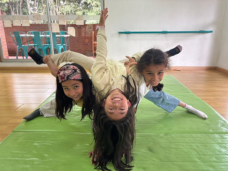 Yoga y Neurodesarrollo: cómo en el Colegio Alborada entendemos el aprendizaje desde el cuerpo y la mente